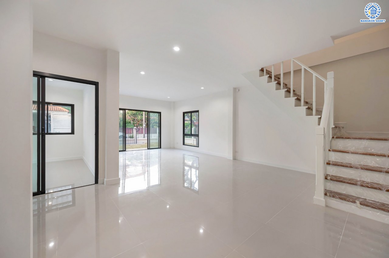 บ้านมือสองตกแต่งใหม่ โครงการ ชัยพัฒน์ เพิ่มสิน บ้านเดี่ยวหลังใหญ่ เนื้อที่ 63.8 ตร.ว. ฟังก์ชัน 3 ห้องนอน 2 ห้องน้ำ พร้อมห้องอเนกประสงค์ชั้นล่าง 1 ห้อง จอดรถได้ 1 คัน บนทำเลเดินทางสะดวก เชื่อมต่อถ.สายไหม, ถ.พหลโยธิน ใกล้สนามบินดอนเมือง และ ใกล้จุดขึ้นทางด่วน"ฉลองรัช"...